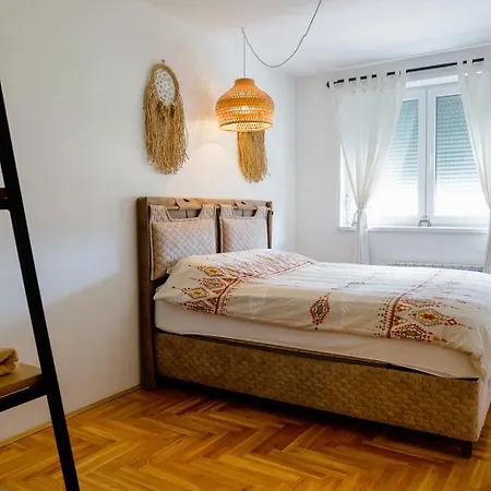 Sanpedro - Industrial Elegance *